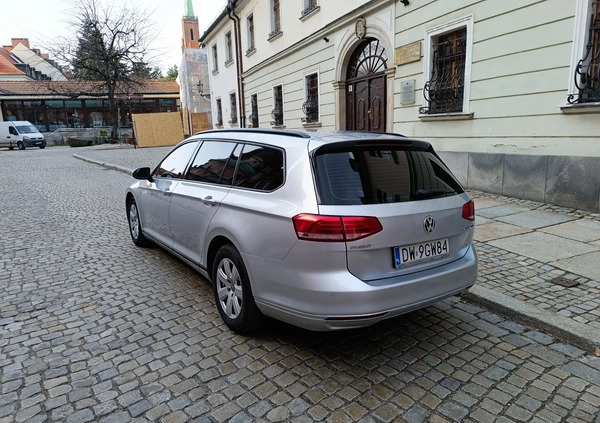 Volkswagen Passat cena 45500 przebieg: 244000, rok produkcji 2016 z Wrocław małe 277